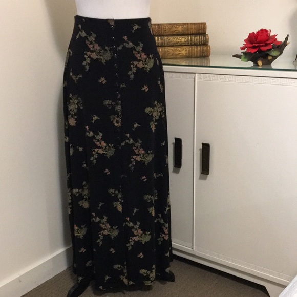 EZ Town Dresses & Skirts - Patterned Maxi Skirt With Front Slit Size M